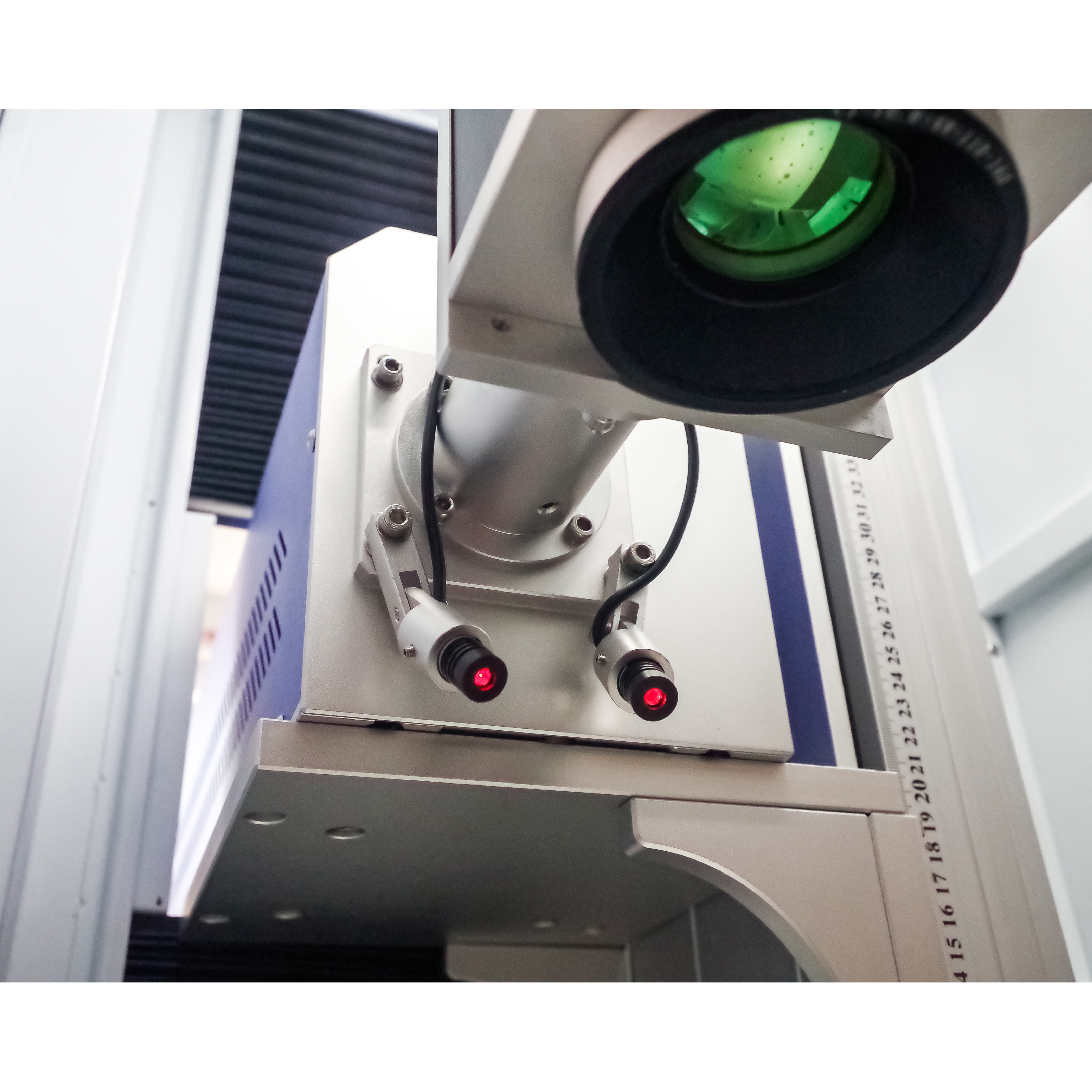 Cerrado 30W 35W 60W Tubo de metal CO2 Máquina de marcado de grabado láser DAVI Marcador láser para plástico Acrílico Papel Cuero Producto de madera